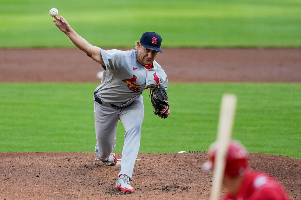 St. Louis Cardinals pitcher Kyle Leahy throws during the first inning of a baseball game against the Cincinnati Reds, Tuesday, Aug. 18, 2026. (AP Photo/Carolyn Kaster)