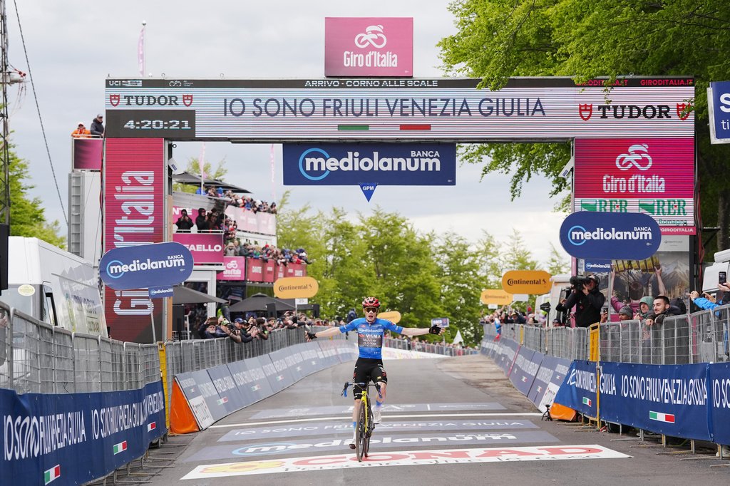 Denmark's Jonas Vingegaard celebrates winning stage 9 of the Giro d'Italia cycling race, from Cervia to Corrno alle Scale, Italy, Sunday May 17, 2026. (Massimo Paolone/LaPresse via AP)