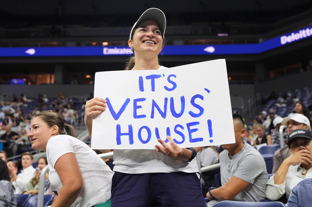 Fans react as they watch Venus Williams, of the United States, play compatriot Sofia Kenin during their first round match at the U.S. Open tennis championships, Monday, Aug. 31, 2026, in New York. (AP Photo/Frank Franklin II)