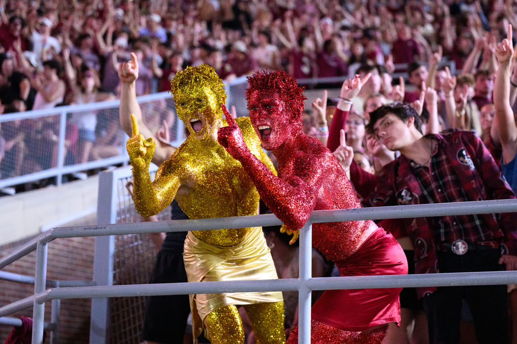 Florida State students react during a stadium-wide power outage before an NCAA college football game against SMU, Monday, Sept. 7, 2026, in Tallahassee, Fla. (AP Photo/Noah Lantor)