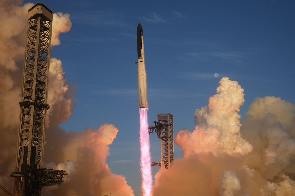 SpaceX's mega rocket Starship makes a test flight from Starbase, Texas, Monday, Sept. 28, 2026. (AP Photo/Eric Gay)