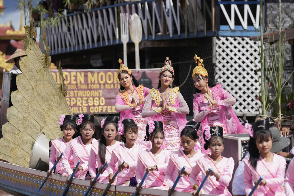An Ethnic Intha troupe performs during the Phaung Daw Oo pagoda festival in Inle Lake, southern Shan State, Myanmar, Tuesday, Sept. 23, 2025. (AP Photo/Thein Zaw)