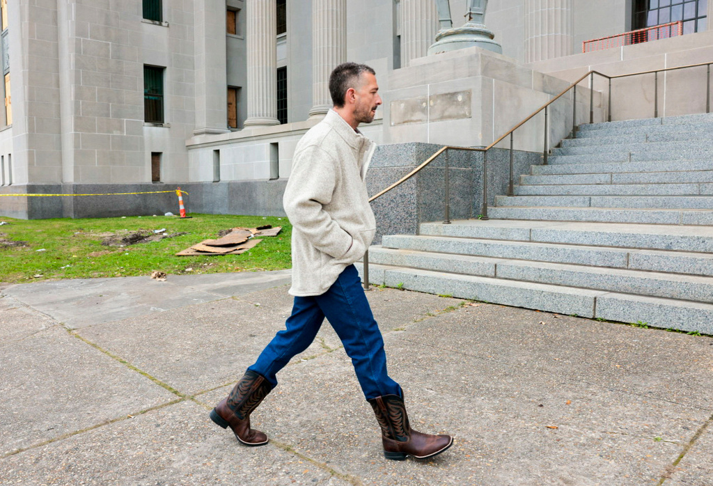 Actor Shia LaBeouf, who was arrested this month over an alleged assault outside a bar during Mardi Gras, enters New Orleans Criminal Court, Thursday, Feb. 26, 2026. (Chris Granger/The Times-Picayune/The New Orleans Advocate via AP)