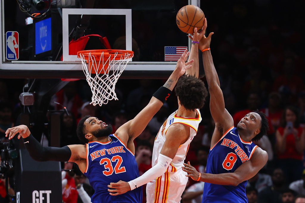 Atlanta Hawks forward Jalen Johnson, center, shoots against New York Knicks center Karl-Anthony Towns (32) and forward Og Anunoby (8) during the second half in Game 3 of a first-round NBA playoffs basketball series, Thursday, April 23, 2026, in Atlanta. (AP Photo/Colin Hubbard)