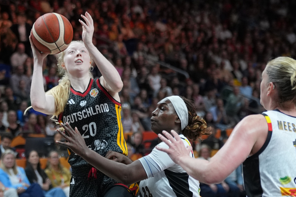 Germany's Frieda Buhner shoots over Belgium's Bethy Mununga during the Women's Basketball World Cup quarterfinal match between Germany and Belgium in Berlin, Thursday, Sept. 10, 2026. (AP Photo/Ebrahim Noroozi)