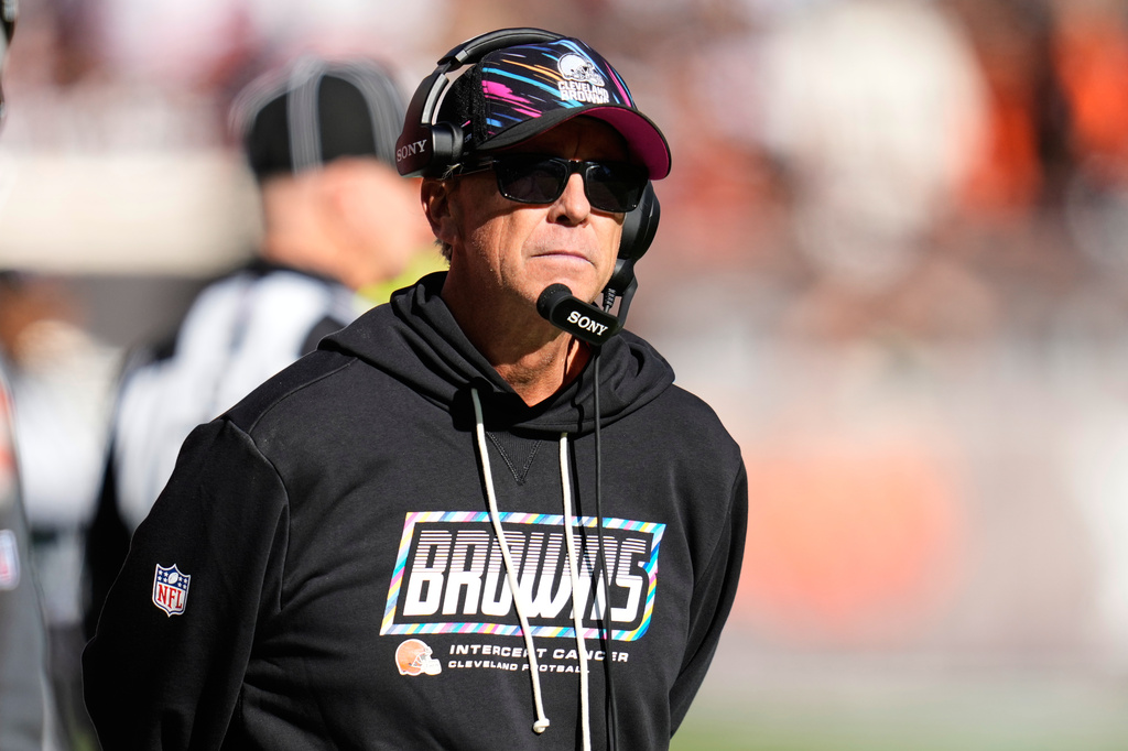Cleveland Browns head coach Todd Monken watches from the sideline during the second half of an NFL football game against the Baltimore Ravens in Cleveland, Sunday, Oct. 18, 2026. (AP Photo/Sue Ogrocki)