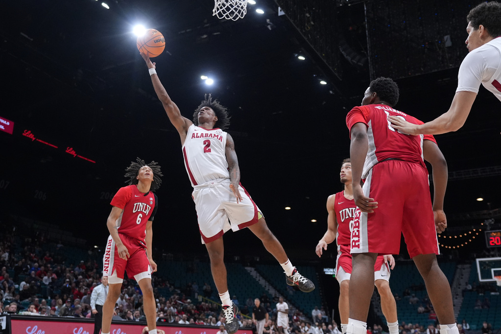 Alabama guard Aden Holloway (2) shoots against UNLV during the first half of an NCAA college basketball game in the Players Era tournament Las Vegas, Tuesday, Nov. 25, 2025. (AP Photo/Eric Gay)