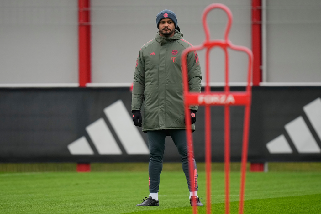 Bayern's head coach Vincent Kompany attends a training session in Munich, Germany, Monday, Dec. 8, 2025, ahead of the Champions League opening phase soccer match between FC Bayern and Sporting Lisbon. (AP Photo/Matthias Schrader)
