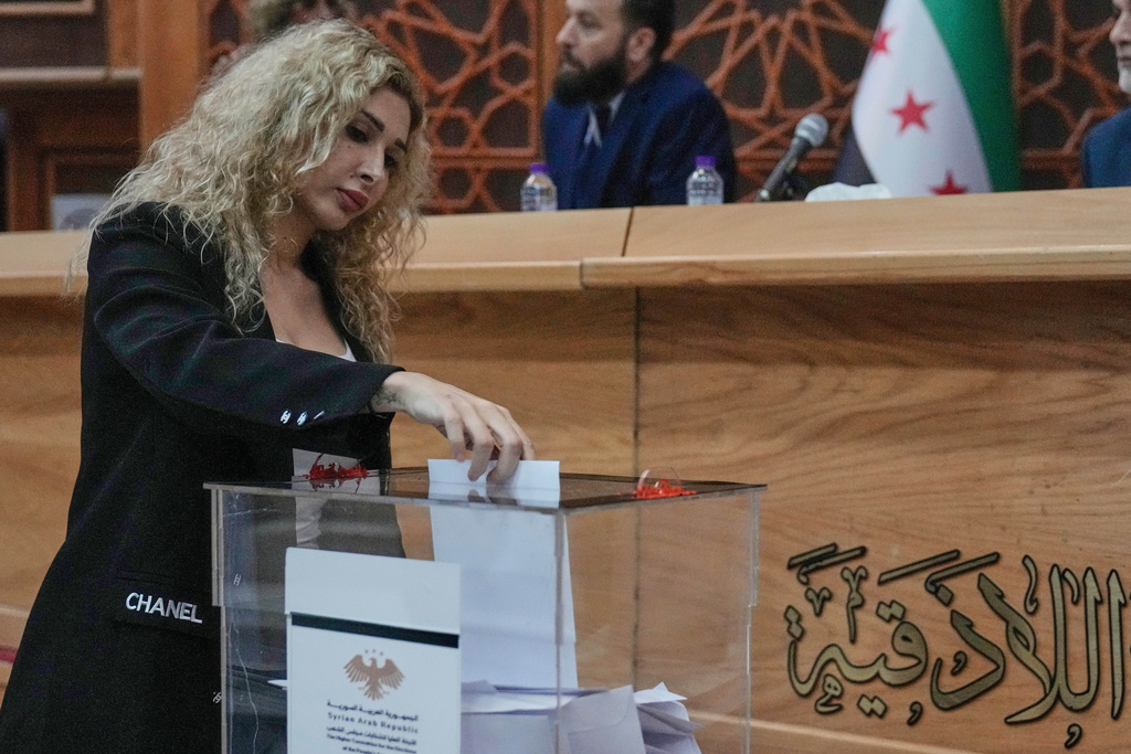 Syrian Alawite candidate Reem Kahila casts her vote during the parliamentary elections at Latakia's Governor ballot station, in the coastal city of Latakia, Syria, Sunday, Oct. 5, 2025. (AP Photo/Hussein Malla)
