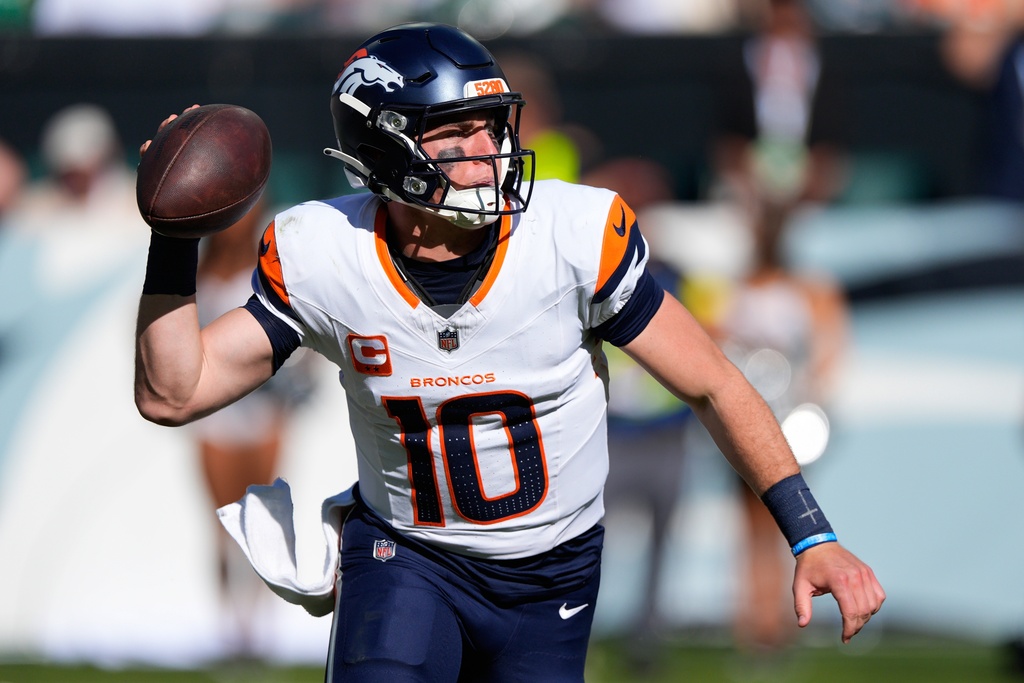 Denver Broncos quarterback Bo Nix looks to pass during the second half of an NFL football game against the Philadelphia Eagles on Sunday, Oct. 5, 2025, in Philadelphia. (AP Photo/Chris Szagola)