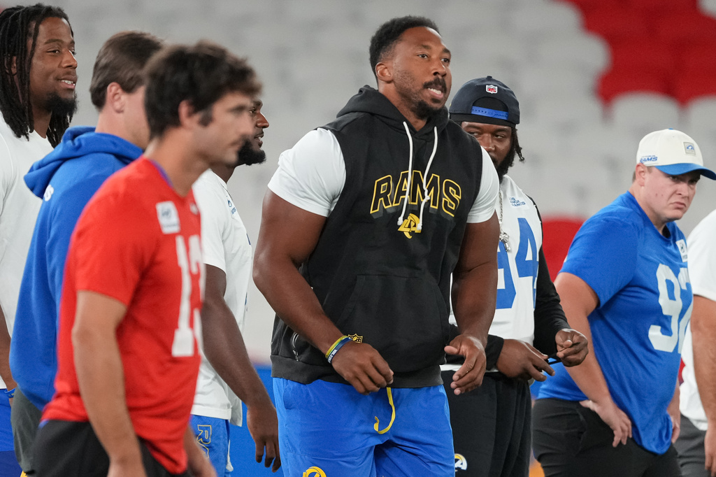 Los Angeles Rams outside linebacker Myles Garrett, centre, works out during a practice session for an NFL football game against the San Francisco 49ers., in Melbourne, Australia, Thursday, Sept. 10, 2026.(AP Photo/Asanka Brendon Ratnayake)