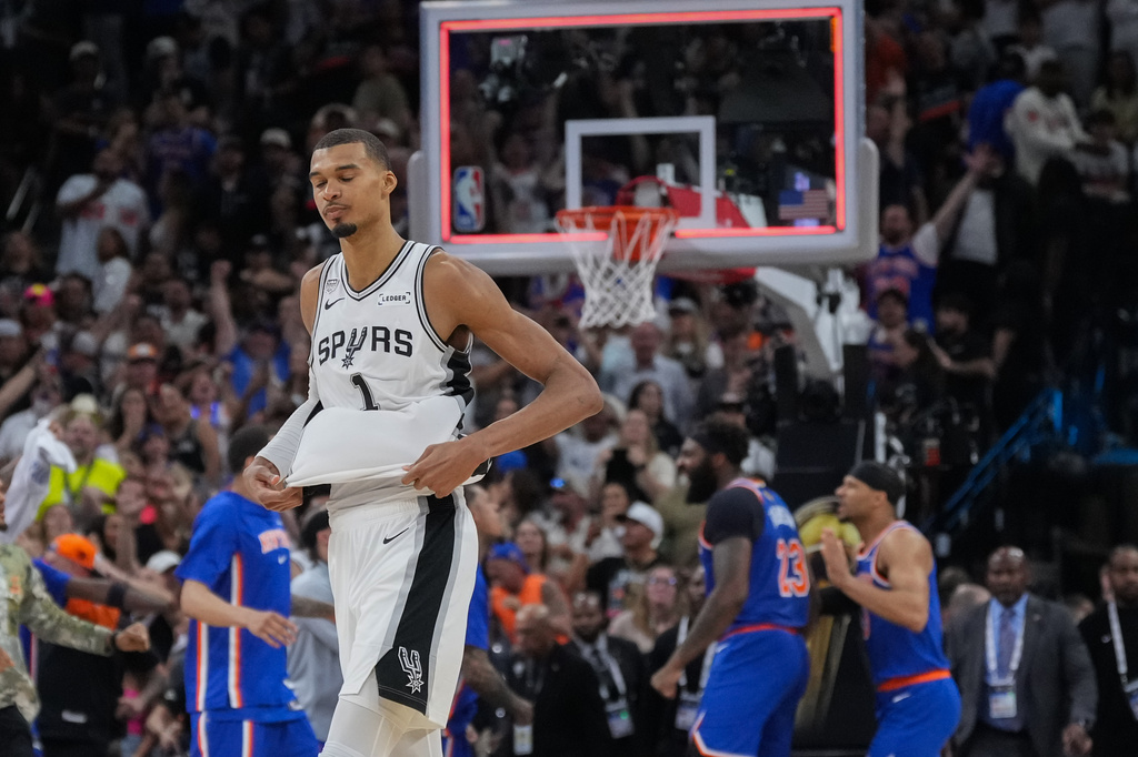 San Antonio Spurs forward Victor Wembanyama walks off the court as time expires during the second half of Game 2 of the NBA Finals basketball series against the New York Knicks, Friday, June 5, 2026, in San Antonio. (AP Photo/Eric Gay)