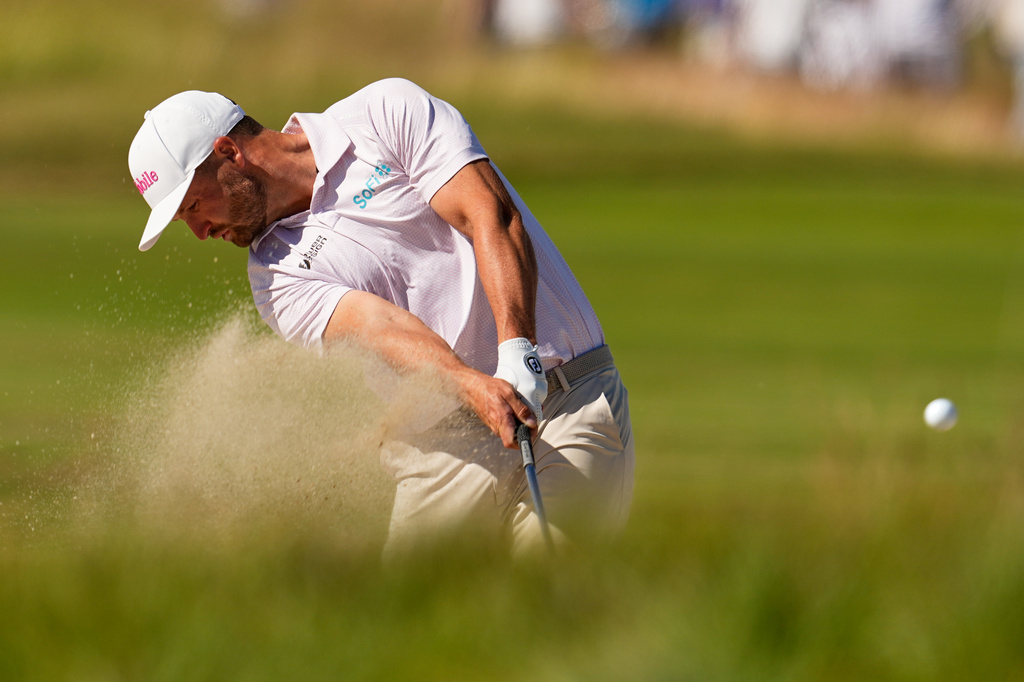 Wyndham Clark hits from the bunker on the eighth hole during the final round of the U.S. Open golf tournament at Shinnecock Hills Golf Club in Southampton, N.Y., Sunday, June 21, 2026. (AP Photo/George Walker IV)