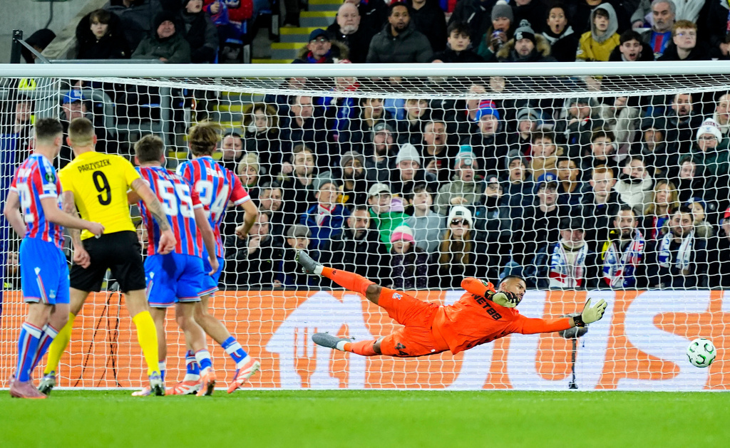 Crystal Palace's Walter Benitez concedes his side's second goal to KuPS during the Conference League soccer match between Crystal Palace and KuPS in London, Thursday Dec. 18, 2025. (Jordan Pettitt/PA via AP)