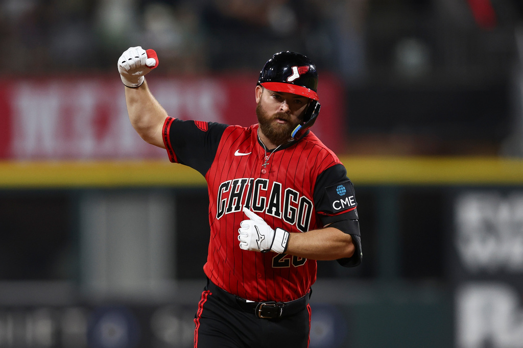 Chicago White Sox's Jake Rogers gestures while running the bases after hitting a walkoff home run during the ninth inning of a baseball game against the New York Mets in Chicago, Friday, Aug. 21, 2026. (AP Photo/Jessie Alcheh)
