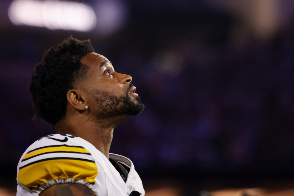 FILE - Pittsburgh Steelers cornerback Darius Slay looks on before an NFL football game against the Los Angeles Chargers, Nov. 9, 2025, in Inglewood, Calif. (AP Photo/Jessie Alcheh, File)