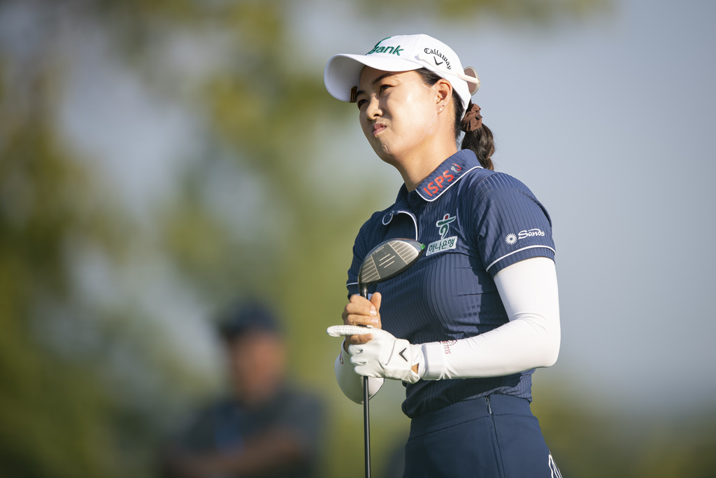 Minjee Lee, of Australia, tees off on the first hole during the fourth round of the Kroger Queen City Championship golf tournament, Sunday, Sept. 14, 2025, at TPC River's Bend in Cincinnati. (AP Photo/Tanner Pearson)