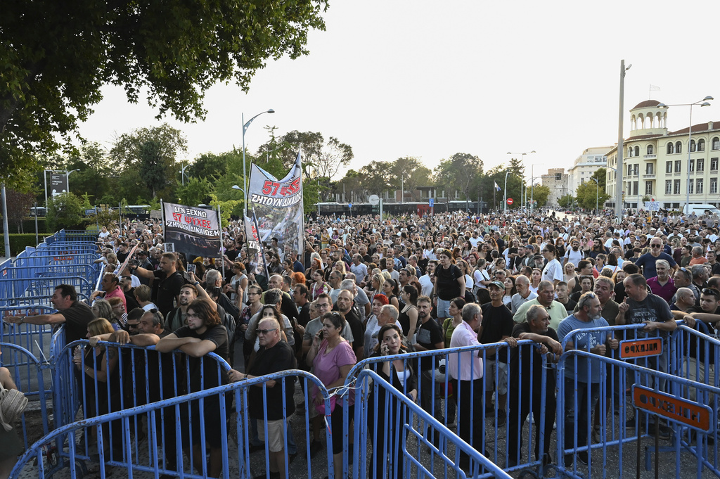 Protesters gather during a rally outside Thessaloniki's international trade fair where Prime Minister Kyriakos Mitsotakis delivered a keynote speech, at the northern city of Thessaloniki, Greece, Saturday, Sept. 6, 2025. (AP Photo/Giannis Papanikos)