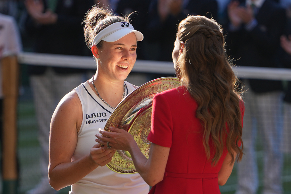 Linda Noskova of Czech Republic receives the champion trophy from Britain's Princess Kate after defeating Karolina Muchova of Czech Republic the women's singles final at Wimbledon Tennis Championships in London, Saturday, July 11, 2026. (AP Photo/Kin Cheung)