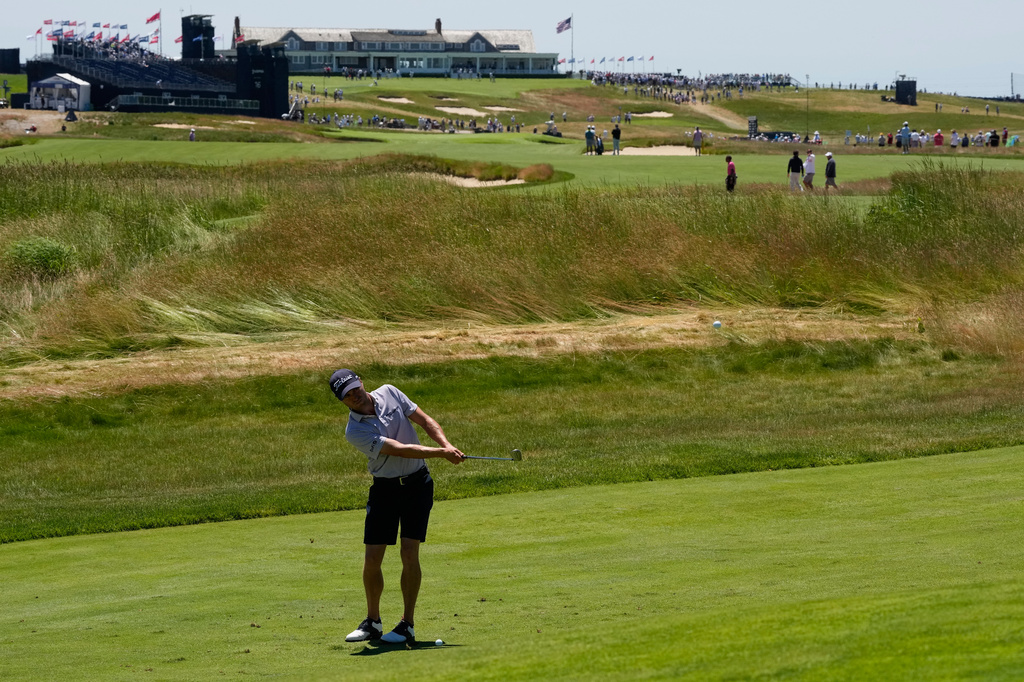 Justin Thomas chips to the green on the fifth hole during a practice round for the U.S. Open golf tournament at Shinnecock Hills Golf Club in Southampton, N.Y., Tuesday, June 16, 2026.(AP Photo/David J. Phillip)