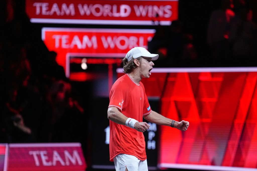 Team World's Alex De Minaur celebrates after beating Team Europe's Alexander Zverev in a Laver Cup tennis tournament match in London, Saturday, Sept. 26, 2026. (AP Photo/Maja Smiejkowska)