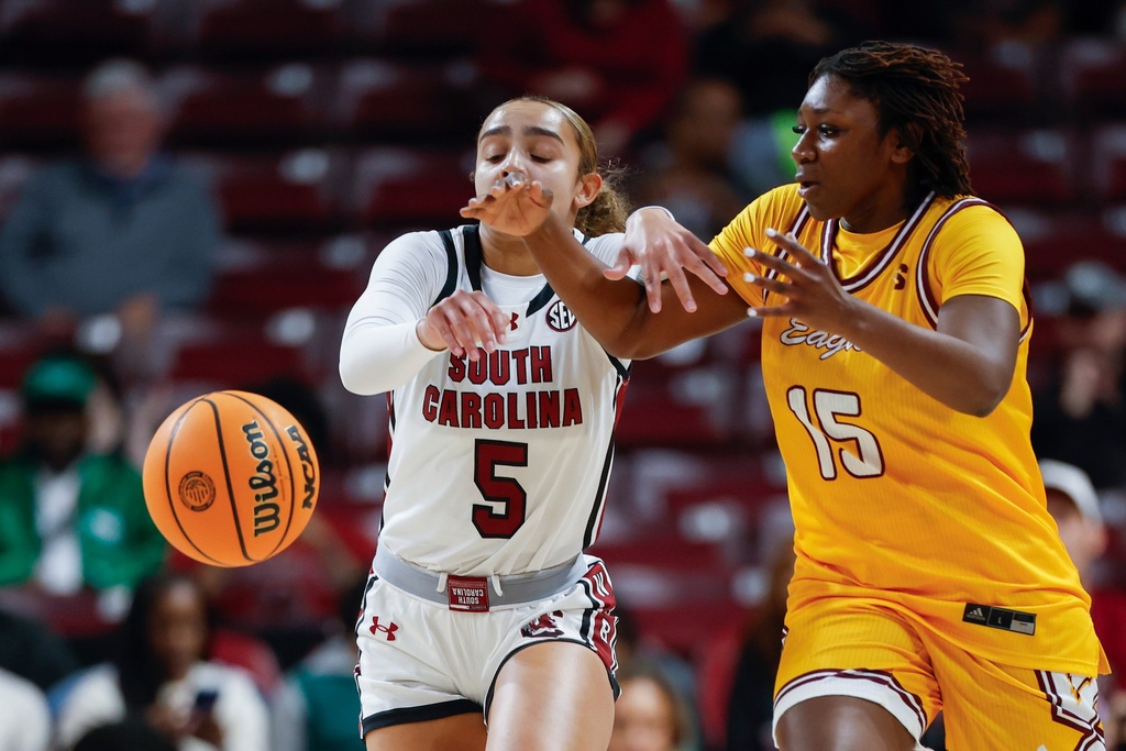 South Carolina guard Tessa Johnson (5) and Winthrop guard Amourie Porter battle for a loose ball during the first half of an NCAA college basketball game in Columbia, S.C., Wednesday, Nov. 19, 2025. (AP Photo/Nell Redmond)