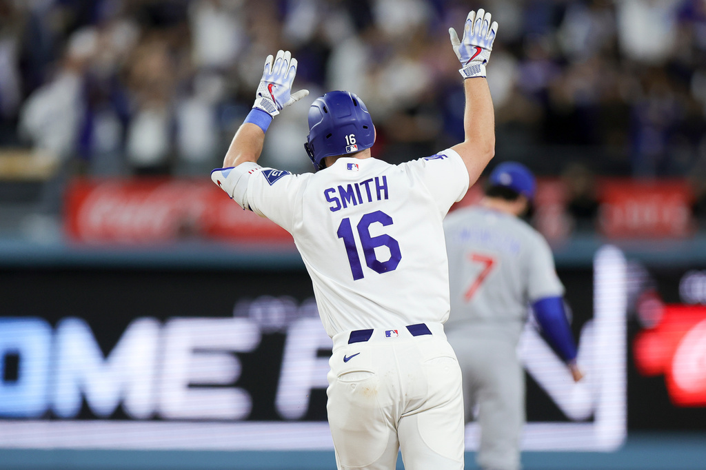 Los Angeles Dodgers' Will Smith runs the bases after hitting a three-run home run during the third inning of a baseball game against the Chicago Cubs, Friday, April 24, 2026, in Los Angeles. (AP Photo/Ryan Sun)