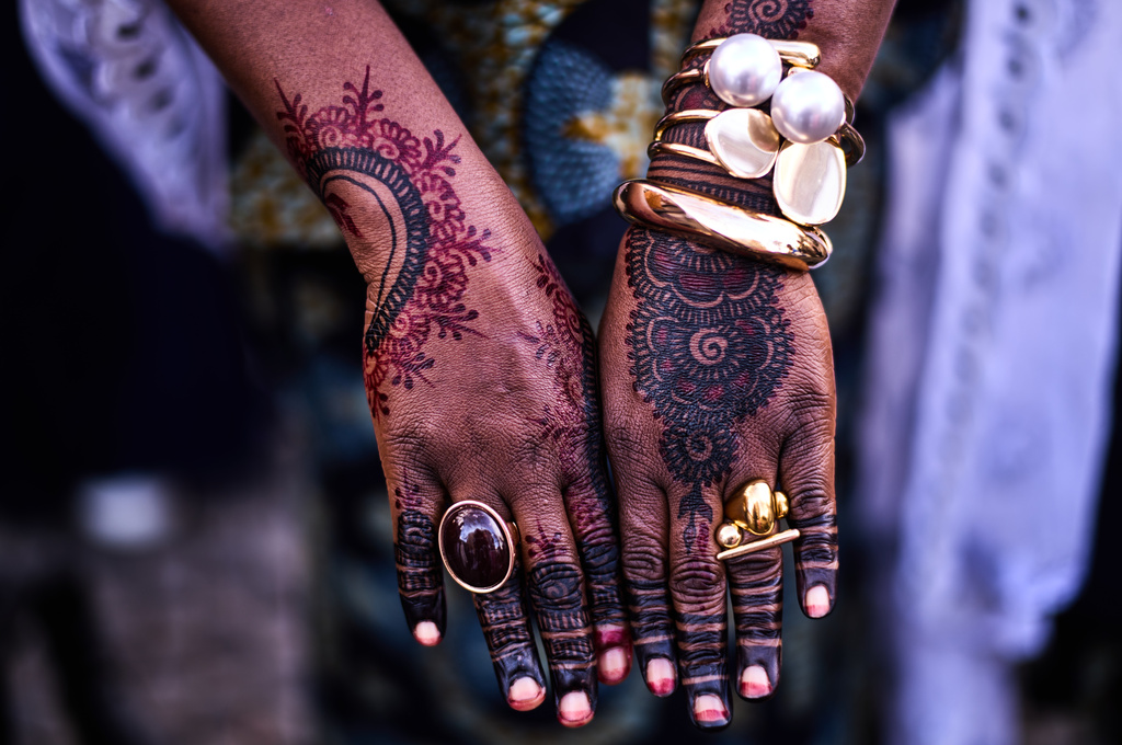A women from Benin shows her hands, painted and decorated to celebrate Eid al-Fitr, the Muslim holiday marking the end of Ramadan, Islam's holy month of fasting, at a mosque in Berlin, Germany, Friday, March 20, 2026. (AP Photo/Markus Schreiber)