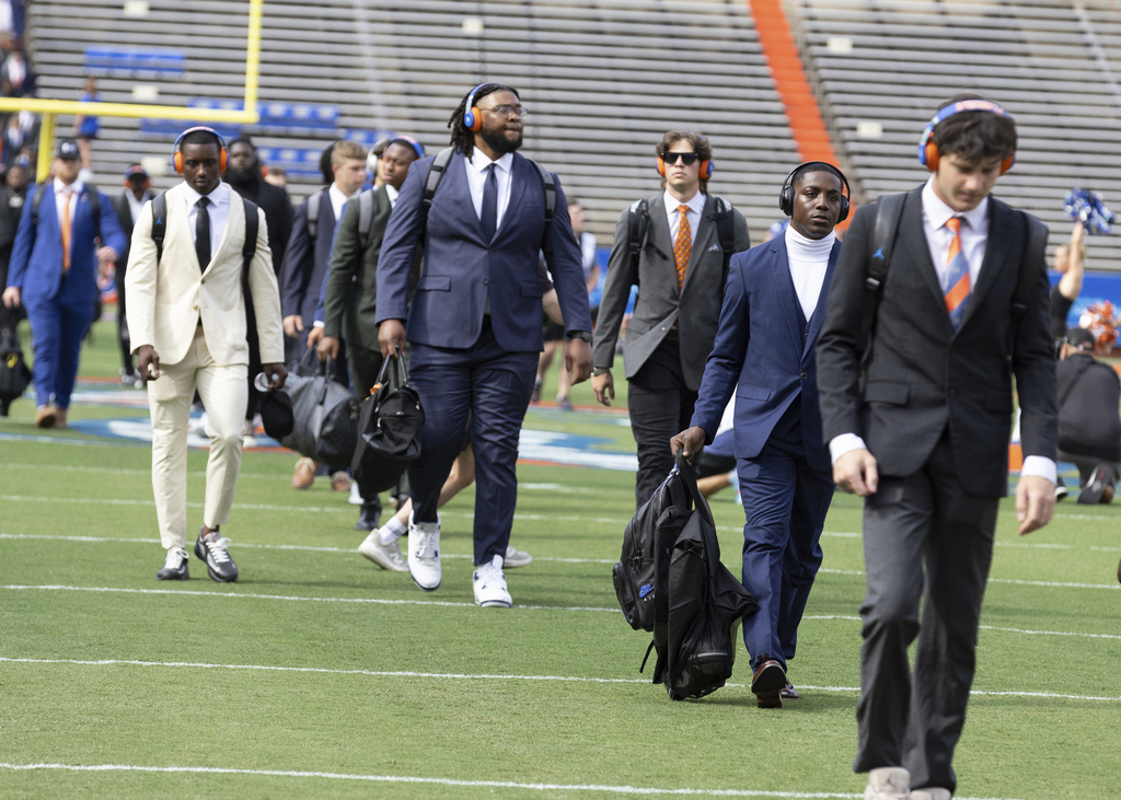 Florida players head to the locker room before an NCAA college football game against LIU Brooklyn, Saturday, Aug. 30, 2025, in Gainesville, Fla. (AP Photo/Alan Youngblood)