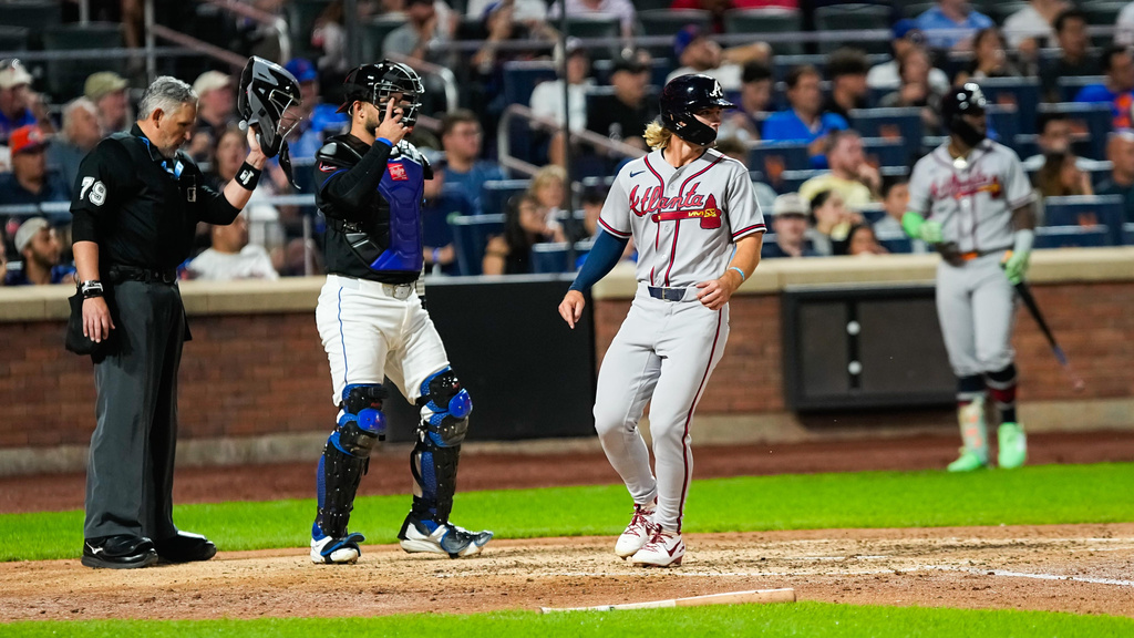 Atlanta Braves' Jim Jarvis, center right, scores during the sixth inning in the second baseball game of a doubleheader, against the New York Mets, Wednesday, July 29, 2026, in New York (AP Photo/Eduardo Munoz Alvarez)