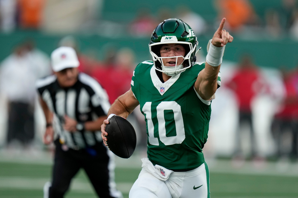 New York Jets quarterback Cade Klubnik runs up field during the first half of a preseason NFL football game against the Tampa Bay Buccaneers, Friday, Aug. 14, 2026, in East Rutherford, N.J. (AP Photo/Seth Wenig)