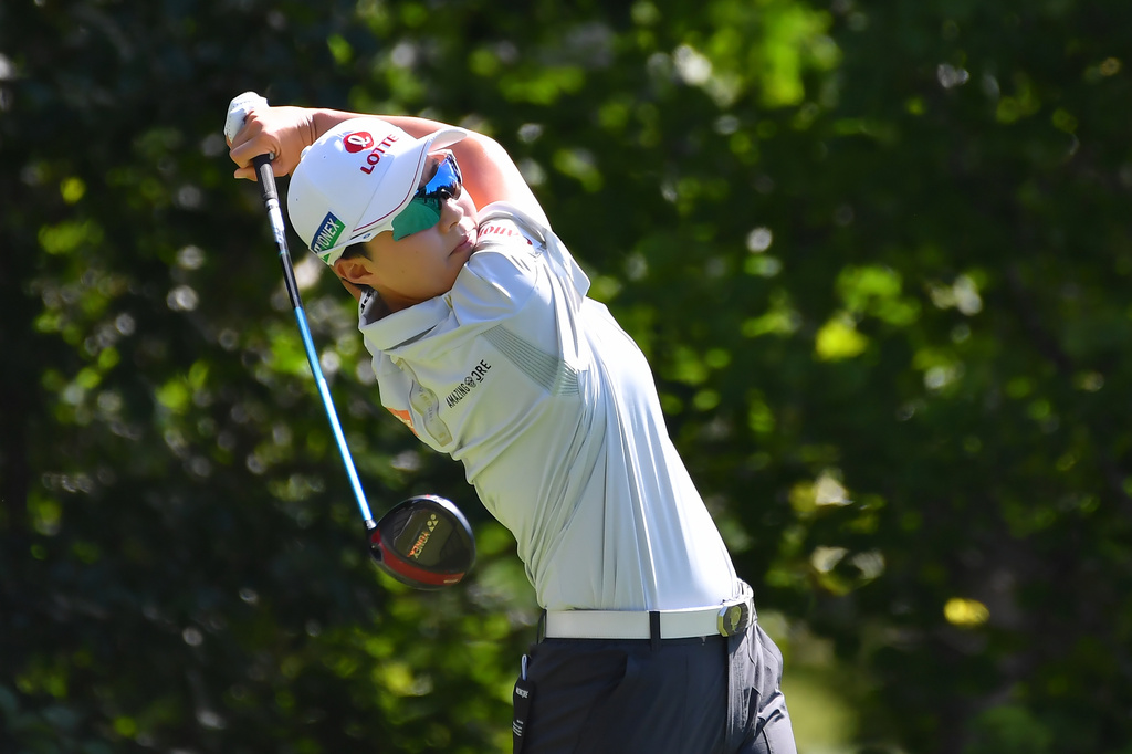 Hyo Joo Kim, of South Korea, hits off the 1st tee during the fourth round of the LPGA FM Championship golf tournament, Sunday, Aug. 30, 2026, in Norton, Mass. (AP Photo/Steven Senne)