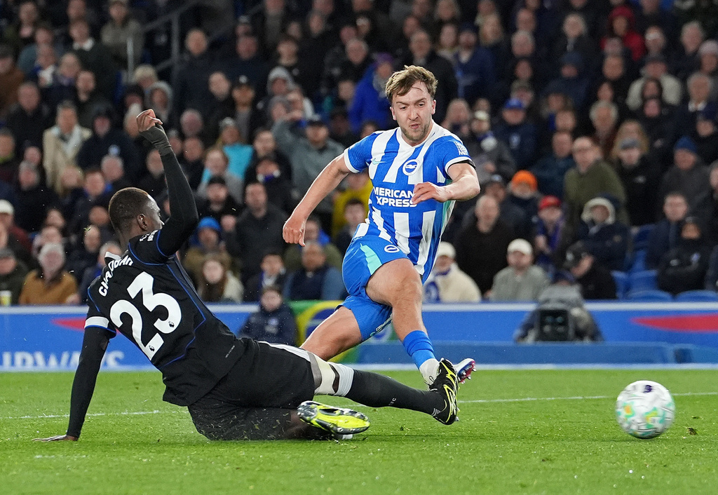 Brighton and Hove Albion's Jack Hinshelwood, right, scores their second goal during the Premier League soccer match between Brighton and Hove Albion and Chelsea, Tuesday, April 21 2026, in Brighton, England. (Gareth Fuller/PA via AP)