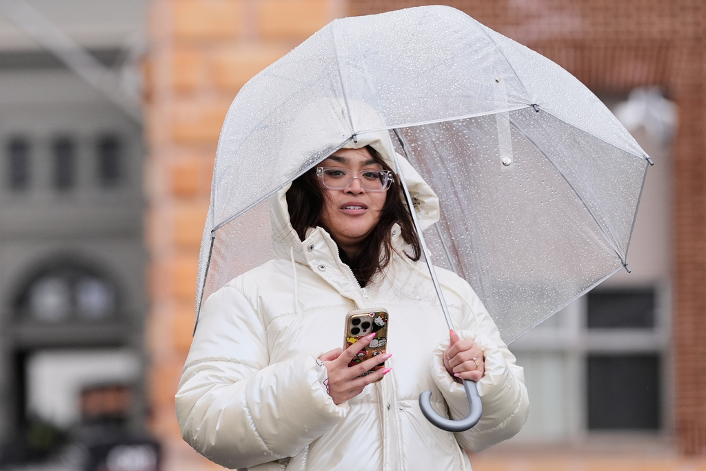 A woman walks in the rain, Tuesday, Feb. 17, 2026, in San Francisco. (AP Photo/Godofredo A. Vásquez)