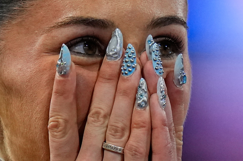 Amy Hunt of Britain celebrates winning the gold medal in the women's 200 meters final at the European Athletics Championships in Birmingham, England, Thursday, Aug. 13, 2026. (AP Photo/Petr David Josek)