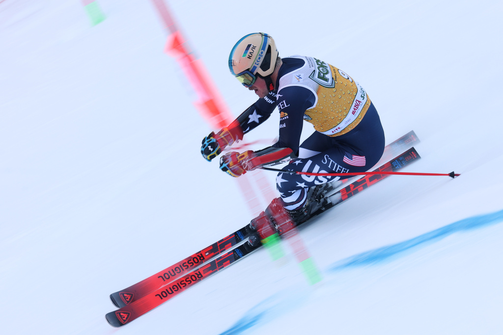 United States' River Radamus speeds down the course during an alpine ski, men's World Cup giant slalom, in Alta Badia, Italy, Sunday, Dec. 21,2025. (AP Photo/Alessandro Trovati)