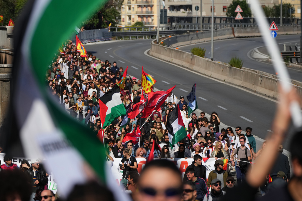 Pro-Palestinian demonstrators march along the Rome's ring road as they gather for a national general strike called by different unions to protest against the situation in Gaza two days after Israeli forces intercepted a Gaza-bound aid flotilla in the Mediterranean Sea, in Rome, Friday, Oct. 3, 2025. (AP Photo/Alessandra Tarantino)