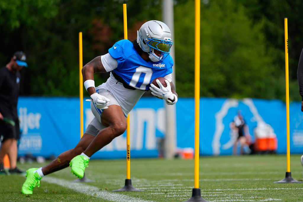 Detroit Lins running back Jahmyr Gibbs runs a drill during practice at the NFL football team's training camp, in Allen Park, Mich., Friday, Aug. 7, 2026. (AP Photo/Paul Sancya)