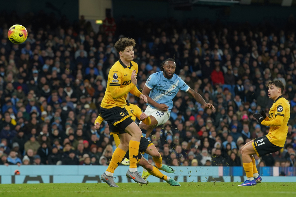Manchester City's Antoine Semenyo, center, shoots and hits the bar during the English Premier League soccer match between Manchester City and Wolverhampton Wanderers in Manchester, England, Saturday, Jan. 24, 2026. (AP Photo/Ian Hodgson)