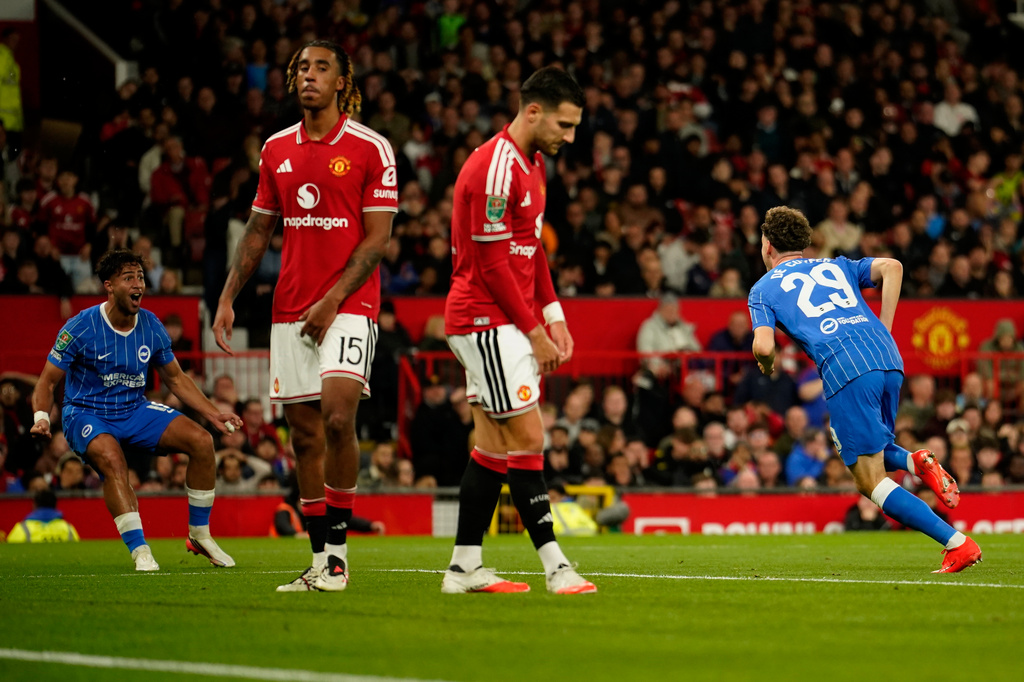 Brighton's Maxim De Cuyper, right, celebrates after scoring his side's third goal during the English League Cup third round soccer match between Manchester United and Brighton and Hove Albion in Manchester, England, Wednesday, Sept. 16, 2026. (AP Photo/Dave Thompson)