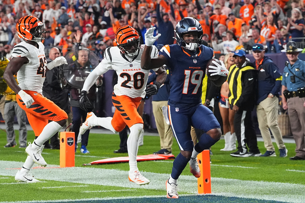 Denver Broncos wide receiver Marvin Mims Jr. (19) scores a touchdown against the Cincinnati Bengals during the first half of an NFL football game Monday, Sept. 29, 2025, in Denver. (AP Photo/David Zalubowski)