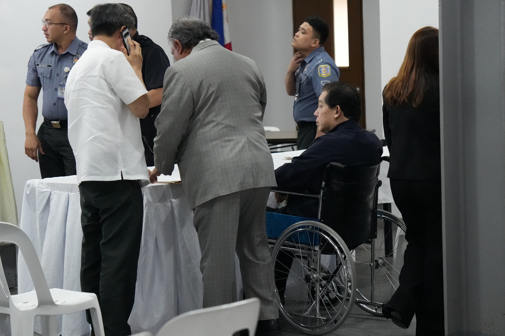 Philippines former House Speaker Martin Romualdez, second right, a cousin of President Ferdinand Marcos Jr., waits for the start of his arraignment via video conference at the Quezon City Jail in Quezon, Philippines, Wednesday, Sept. 16, 2026. (AP Photo/Aaron Favila, Pool)