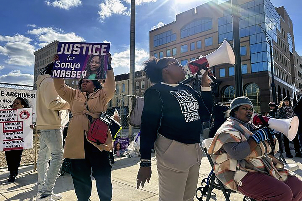 Supporters of Sonya Massey’s family gather outside the Peoria County Courthouse in Peoria, Ill., Wednesday, October 29, 2025. (AP Photo/John O’Connor)