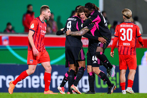 Center from left, Hamburg's Robert Glatzel, Luka Vuskovic and Jordan Torunarigha celebrate after a German soccer cup second round match between FC Heidenheim and Hamburger SV in Heidenheim, Germany, Tuesday, Oct. 28, 2025. (Tom Weller/dpa via AP) Center from left, Hamburg's Robert Glatzel, Luka Vuskovic and Jordan Torunarigha celebrate after a German soccer cup second round match between FC Heidenheim and Hamburger SV in Heidenheim, Germany, Tuesday, Oct. 28, 2025. (Tom Weller/dpa via AP)