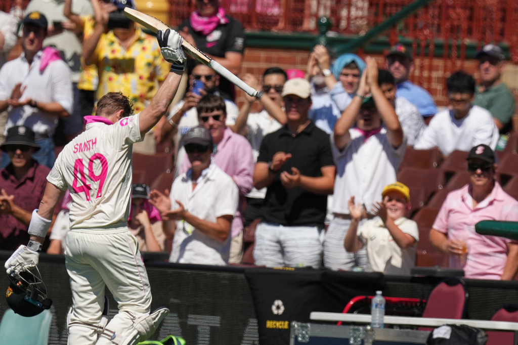 Australia's Steve Smith waves as he leaves the field after he was dismissed during play on day four of the fifth and final Ashes cricket test between England and Australia in Sydney, Wednesday, Jan. 7, 2026. (AP Photo/Mark Baker)