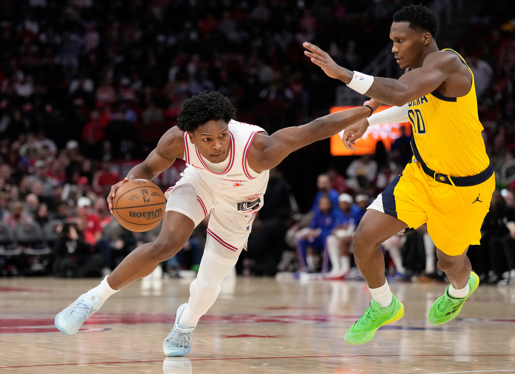 Houston Rockets guard Amen Thompson (1) controls the ball against Indiana Pacers guard Bennedict Mathurin (00) during the first half of an NBA basketball game Monday, Dec. 29, 2025, in Houston. (AP Photo/Karen Warren)