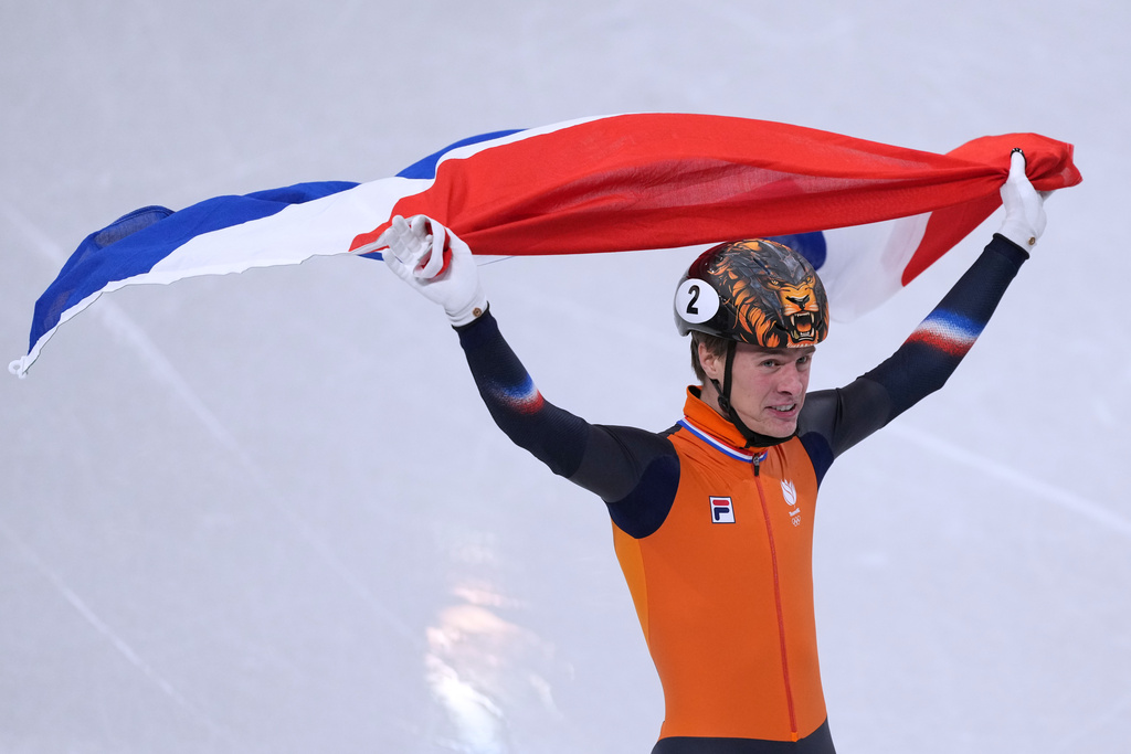 Jens van 't Wout of the Netherlands wins gold during the short track speed skating men's 1000m at the 2026 Winter Olympics, in Milan, Italy, Thursday, Feb. 12, 2026. (AP Photo/Stephanie Scarbrough)