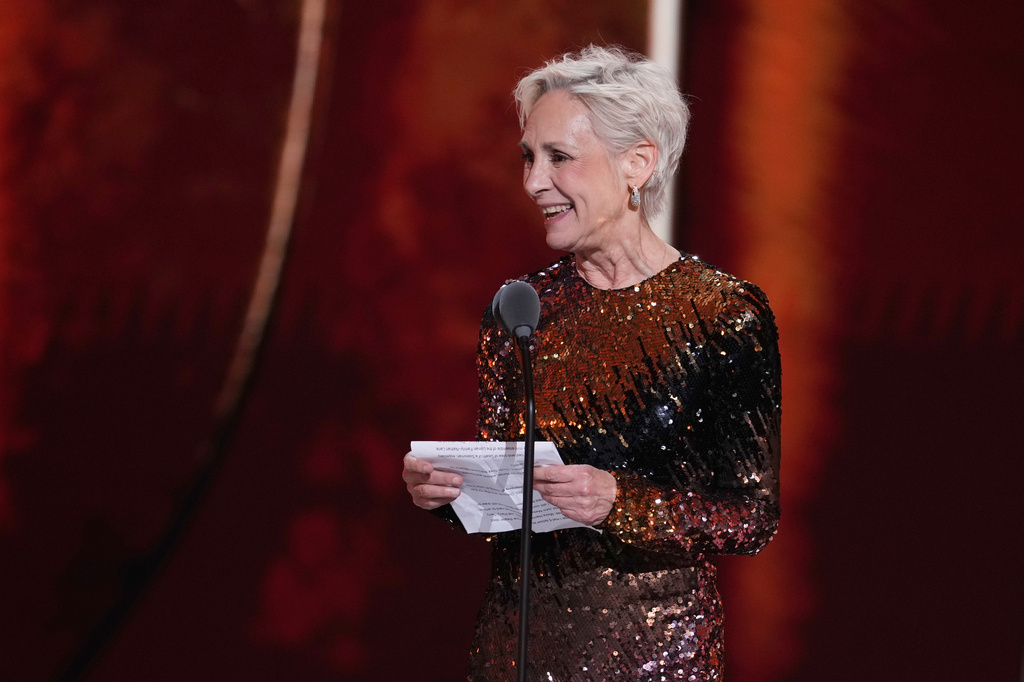 Laurie Metcalf accepts the award for best performance by a featured actress in a play for "Death of a Salesman" during the 79th Tony Awards on Sunday, June 7, 2026, at Radio City Music Hall in New York. (Photo by Charles Sykes/Invision/AP)
