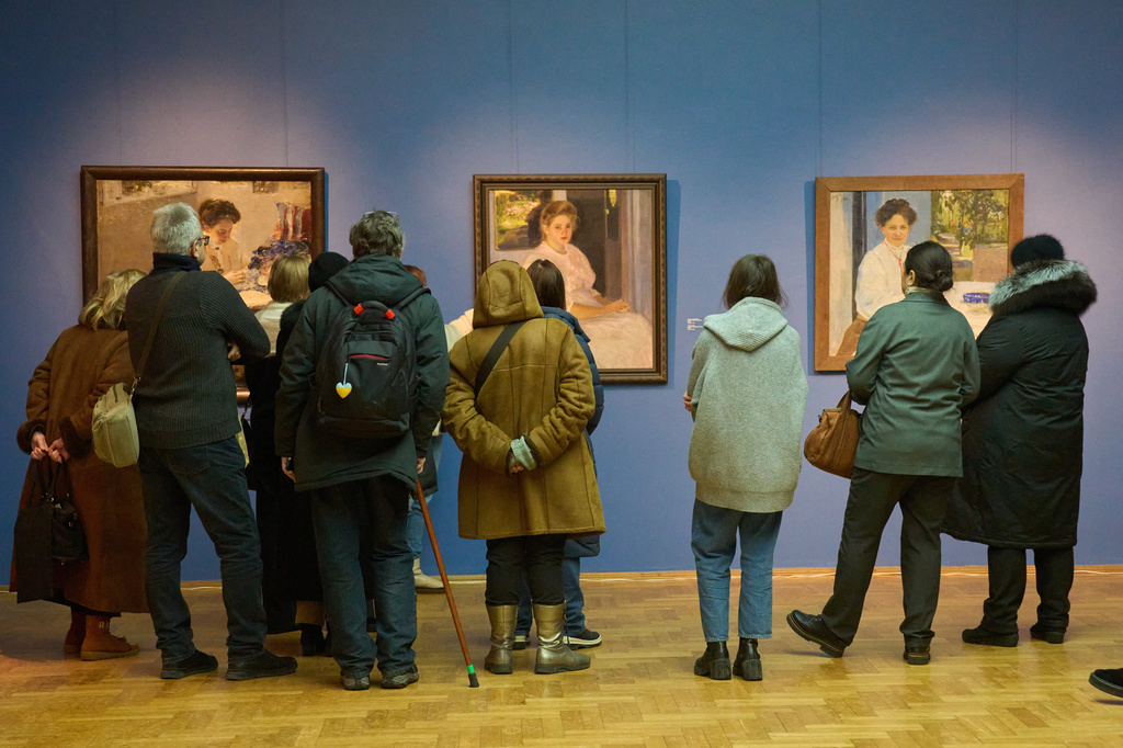 Visitors at Ukraine's National Art Museum bundle up due power outages caused by Russian air attacks on the country's energy system during winter in Kyiv, Ukraine, Friday, Feb. 6, 2026. (AP Photo/Efrem Lukatsky)