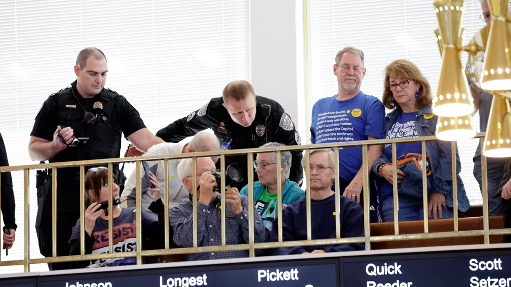 Security clears the gallery after an outburst during a redistricting bill debate at the Legislative Building, Wednesday, Oct. 22, 2025, in Raleigh, N.C. (AP Photo/Chris Seward)